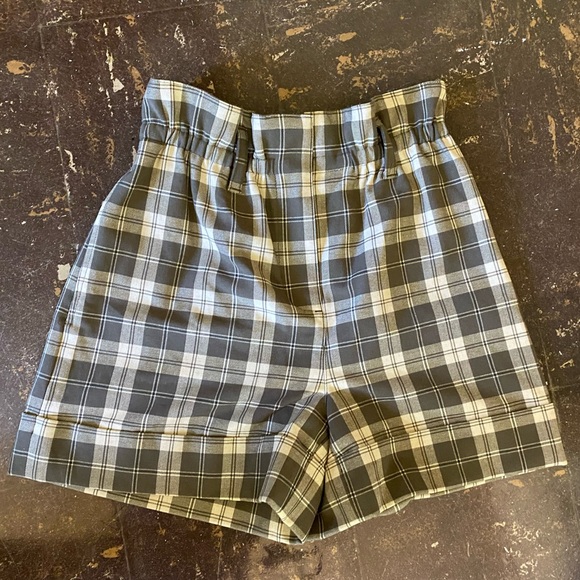 Aritzia Sunday Best Plaid Shorts - Picture 5 of 6